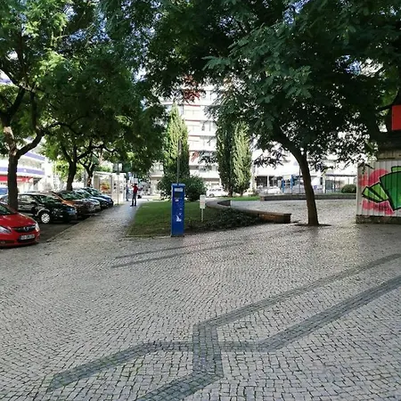 In Centre Of Near Gulbenkien Garden Apartamento