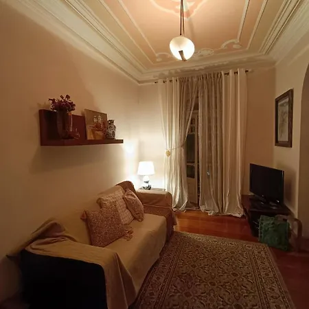 Apartment In Centre Of Near Gulbenkien Garden Lisbon