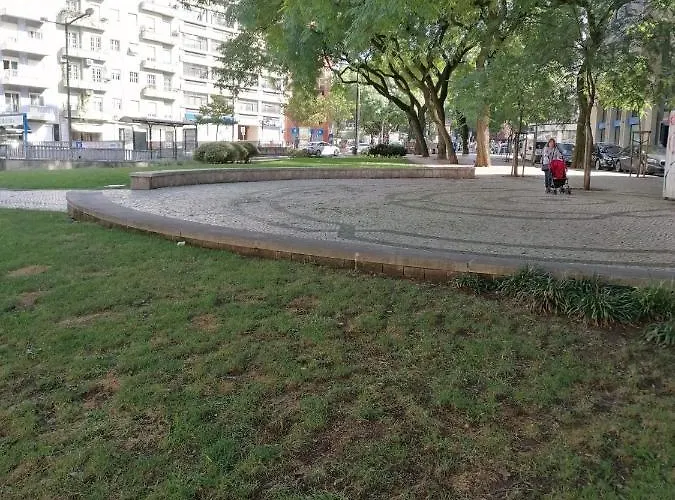 In Centre Of Near Gulbenkien Garden Apartment Lissabon