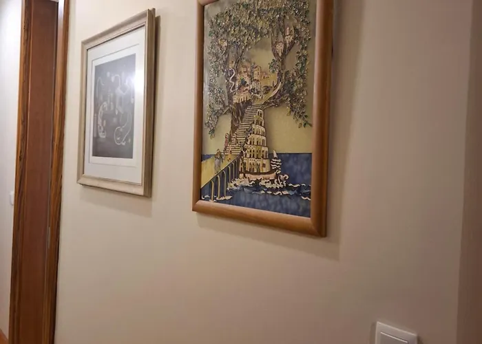 In Centre Of Near Gulbenkien Garden 아파트 *