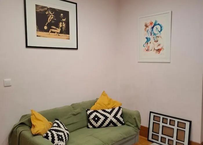 In Centre Of Near Gulbenkien Garden * 리스본