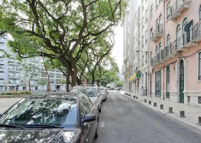 Apartment In Centre Of Near Gulbenkien Garden