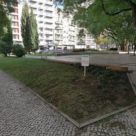 Apartament In Centre Of Near Gulbenkien Garden Lizbona