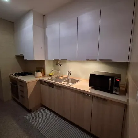 In Centre Of Near Gulbenkien Garden Apartment Lisbon