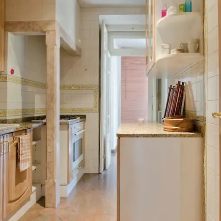 Apartment In Centre Of Near Gulbenkien Garden